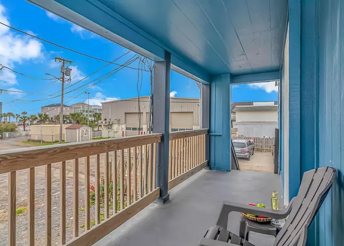 125 Atlantic Avenue Unit I - Pet Friendly! Walk To The Beach And Pier! 1Br -1Ba - Sleeps 2-4 Guests!